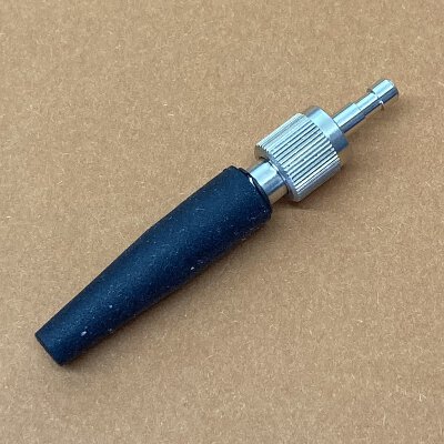 F-SMA Stecker Rd mit Knickschutz schwarz