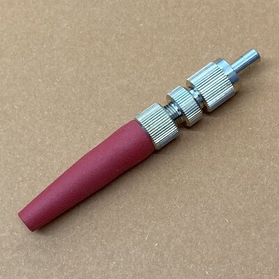 F-SMA-Klemmstecker RD mit Knickschutz rot